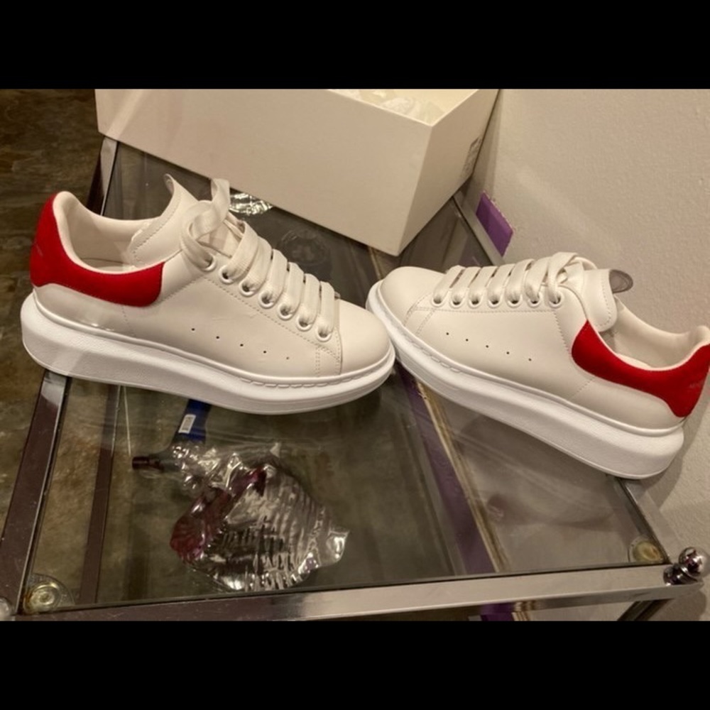 Alexander McQueens brand new as 5